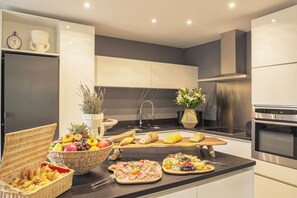Mas Sarah, 5 chambres piscine chauffée et jardin | Private kitchen