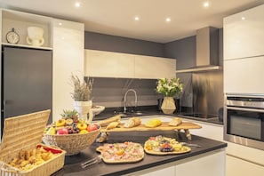 Mas Sarah, 5 chambres piscine chauffée et jardin | Cuisine privée | Machine à expresso, cafetière/bouilloire, bouilloire électrique