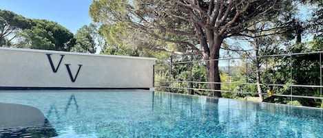 Suite Van Gogh, private pool and garden | Private pool