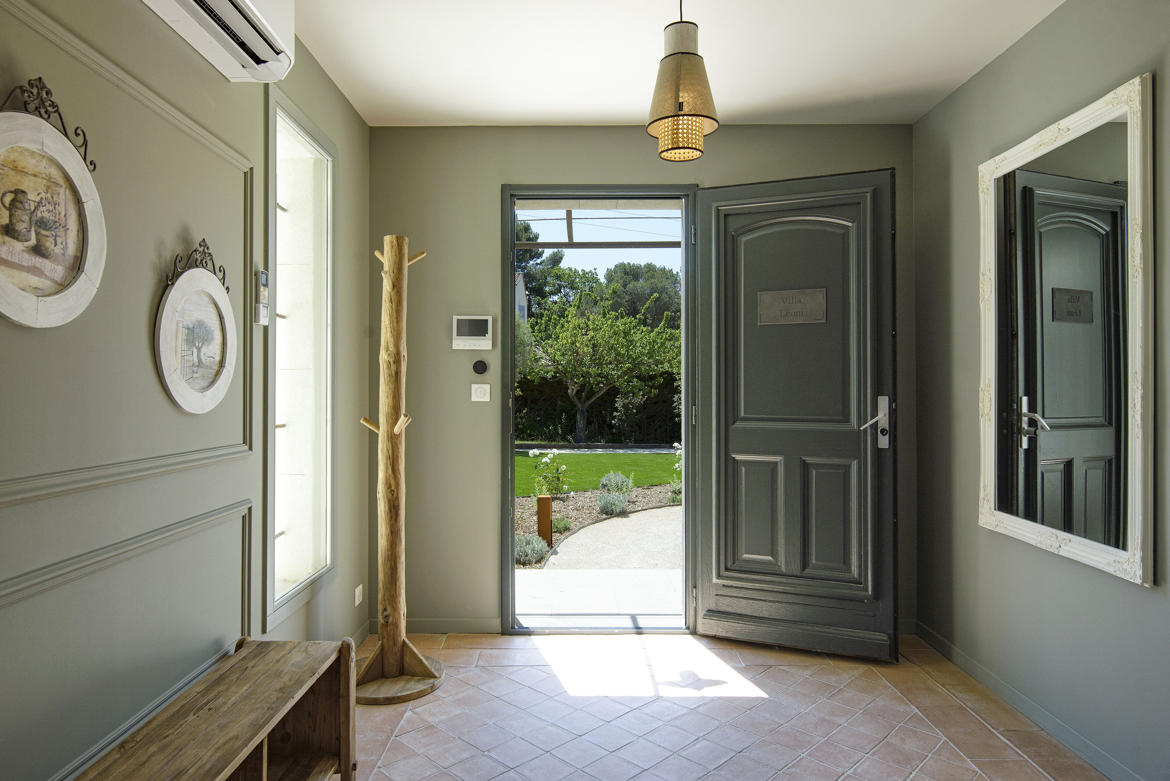 villa léoni 3 chambres, piscine chauffée et jardin | 3 bedrooms, premium bedding, minibar, in-room safe