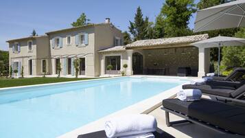Villa Léoni 3 chambres, piscine chauffée et jardin | Esterni