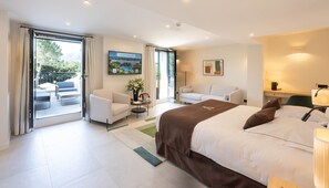 Premium suite | 3 slaapkamers, luxe beddengoed, een minibar, een kluis op de kamer