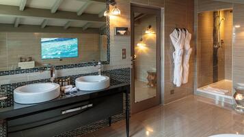 Suite Van Gogh, private pool and garden | Premium bedding, minibar, in-room safe, individually decorated