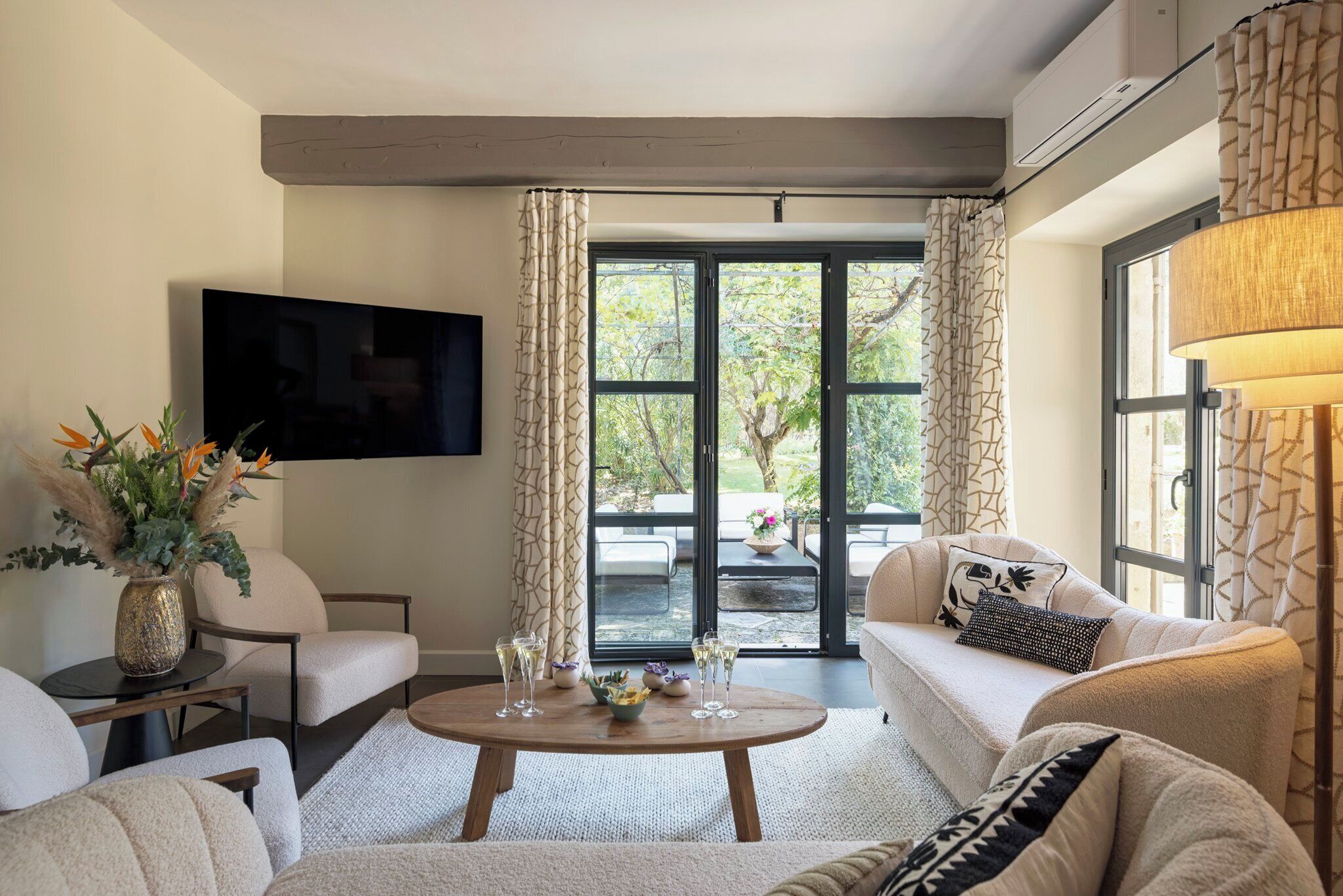 mas sarah, 5 chambres piscine chauffée et jardin | 3 bedrooms, premium bedding, minibar, in-room safe