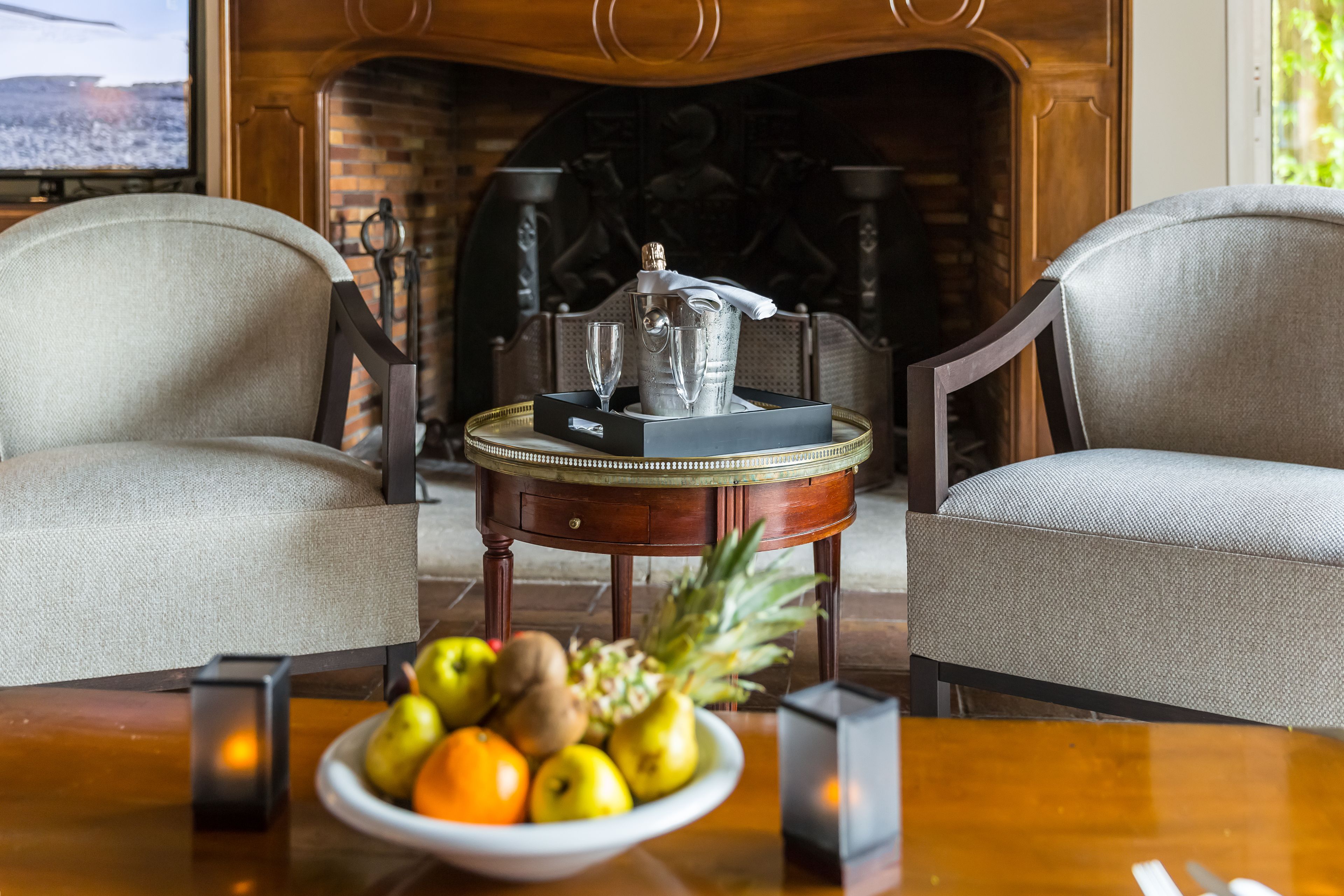 suite van gogh, private pool and garden | living area | lcd tv