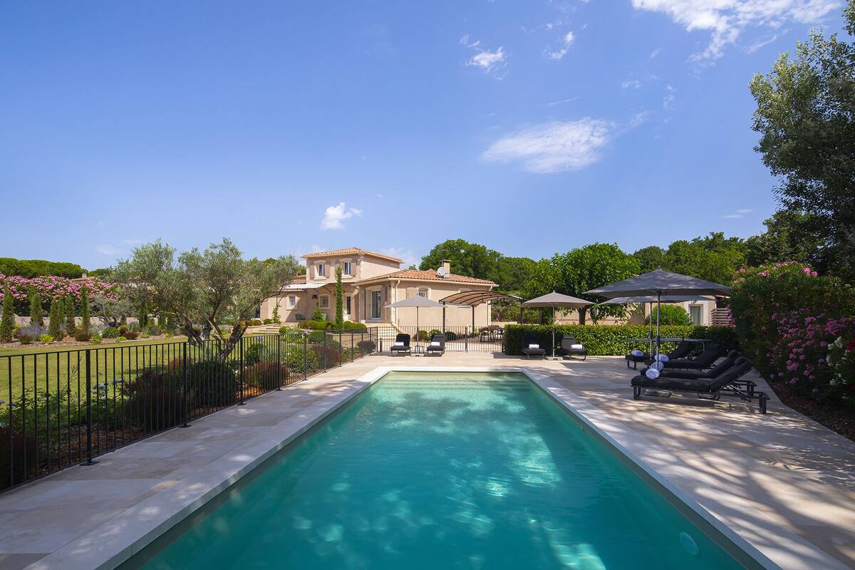Villa Clémence 4 chambres, piscine chauffée et jardin | 高档床上用品、迷你吧、客房内保险箱、办公桌