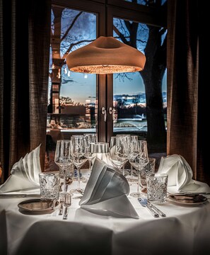 3 restaurants, breakfast, lunch served; local and international cuisine