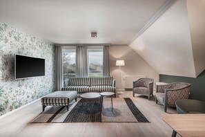 低過敏寢具、客房內保險箱、書桌、筆電工作空間