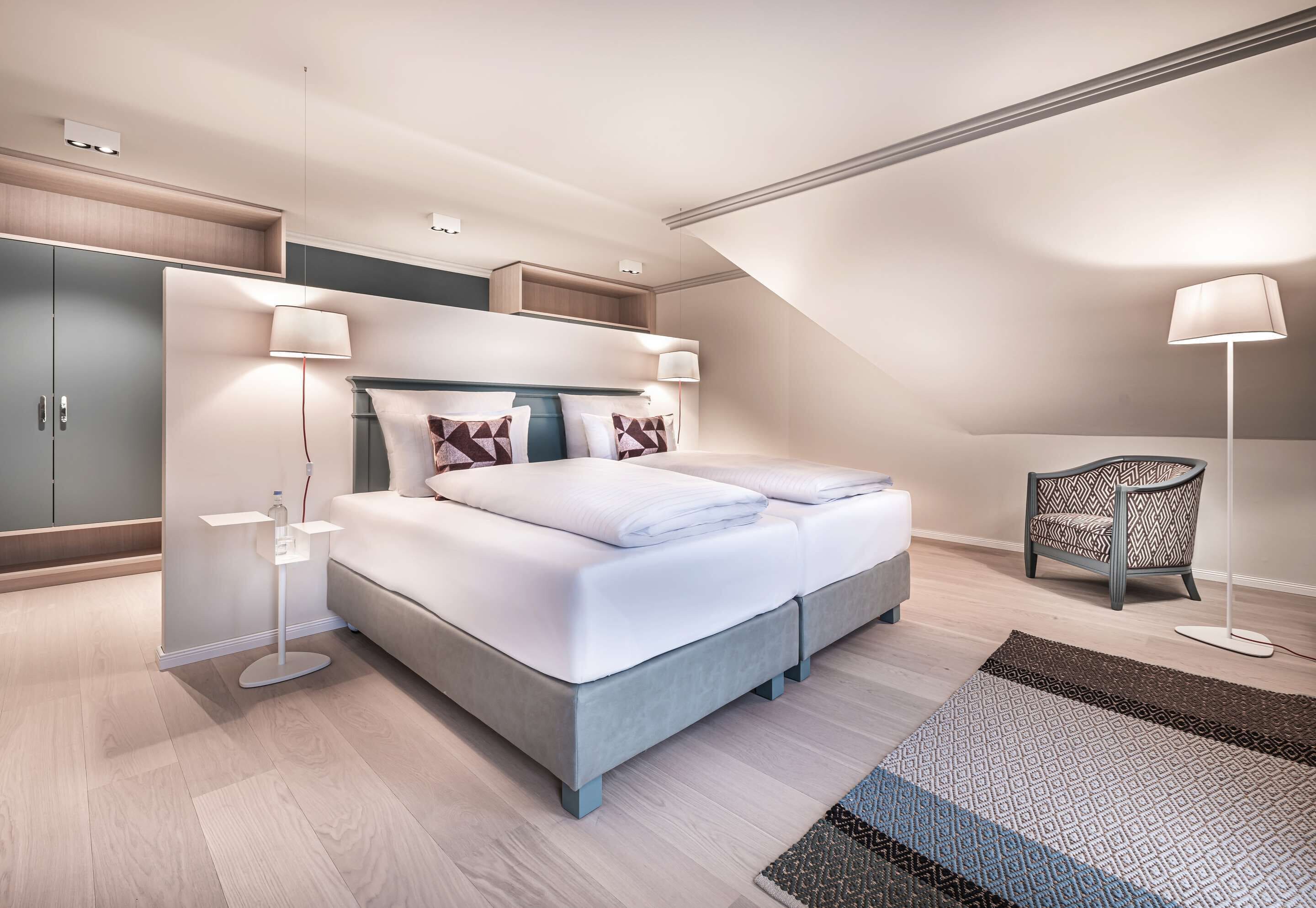 hypo-allergenic bedding, in-room safe, desk, laptop workspace