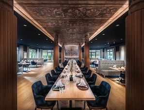 3 restaurants, serveren ontbijt, lokale en internationale gerechten