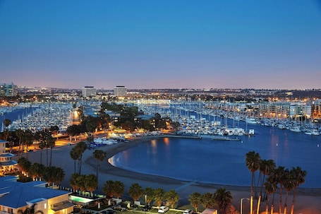 Down duvets, pillow-top beds, in-room safe, desk. Marriott Marina del Rey