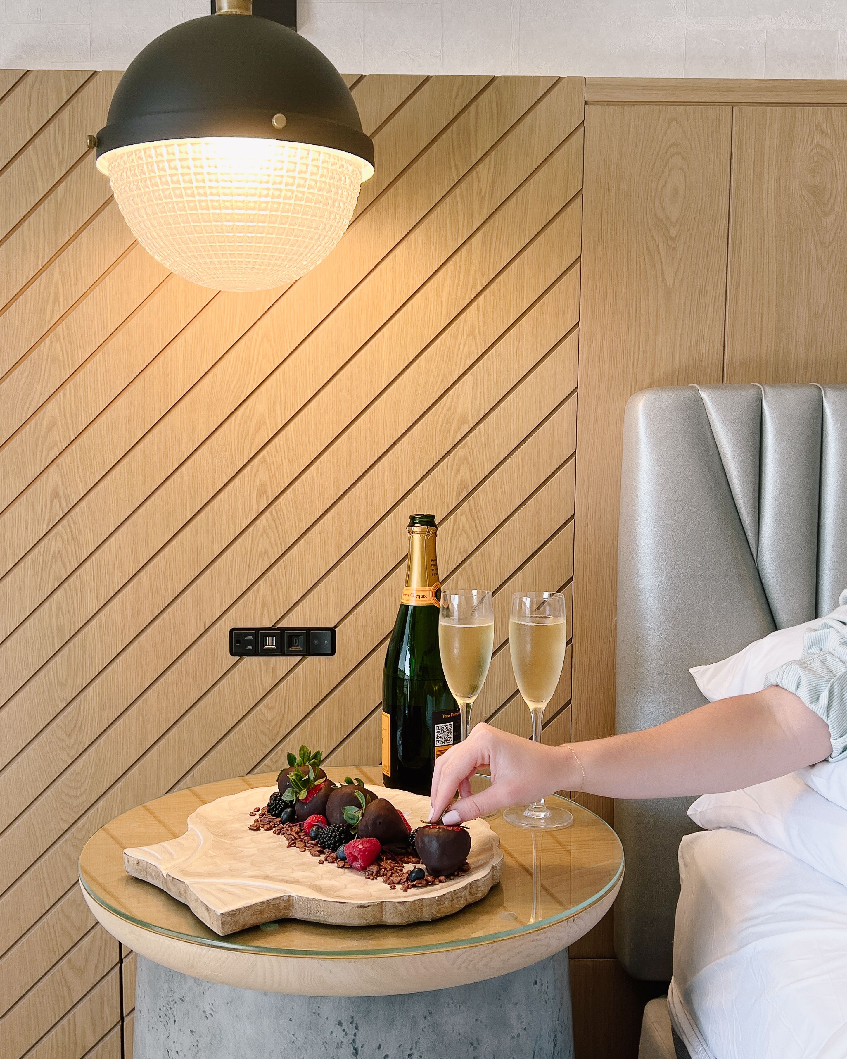 Breakfast and dinner served, Californian cuisine