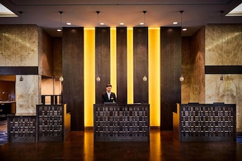 Reception area at Marriott Marina del Rey