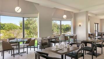 Free daily full breakfast