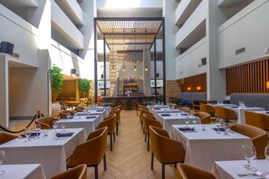 American cuisine - Embassy Suites by Hilton Philadelphia Valley Forge (Wayne)