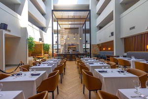 Se sirven cenas y cocina americana