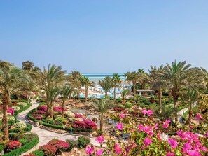 Suite presidencial, vistas al mar | Minibar, caja fuerte, escritorio y cunas gratuitas