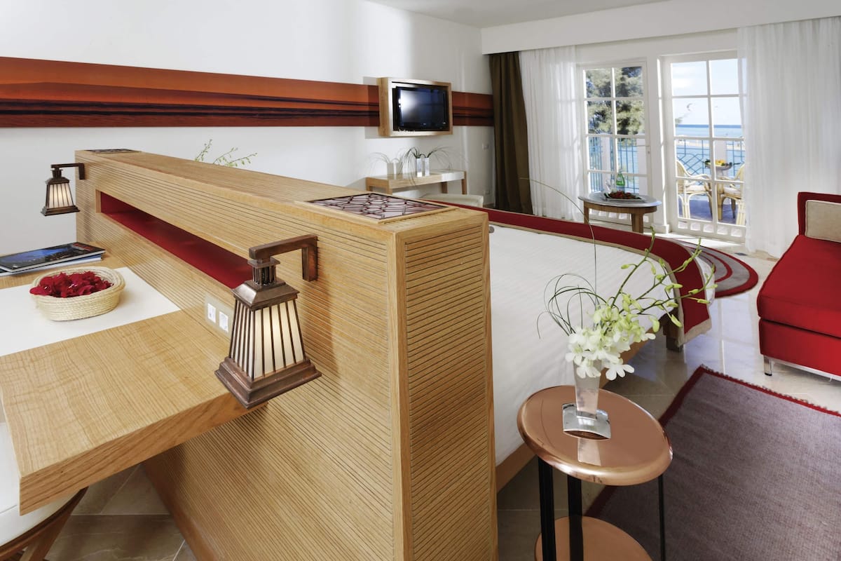 Camera Deluxe, 1 letto king, vista mare | Minibar, una cassaforte in camera, culle/letti per bambini (gratuiti)