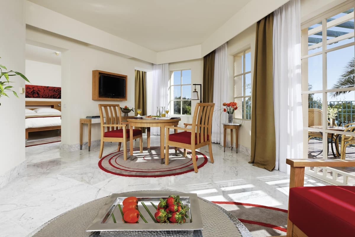 Minibar, in-room safe, free cots/infant beds, free WiFi