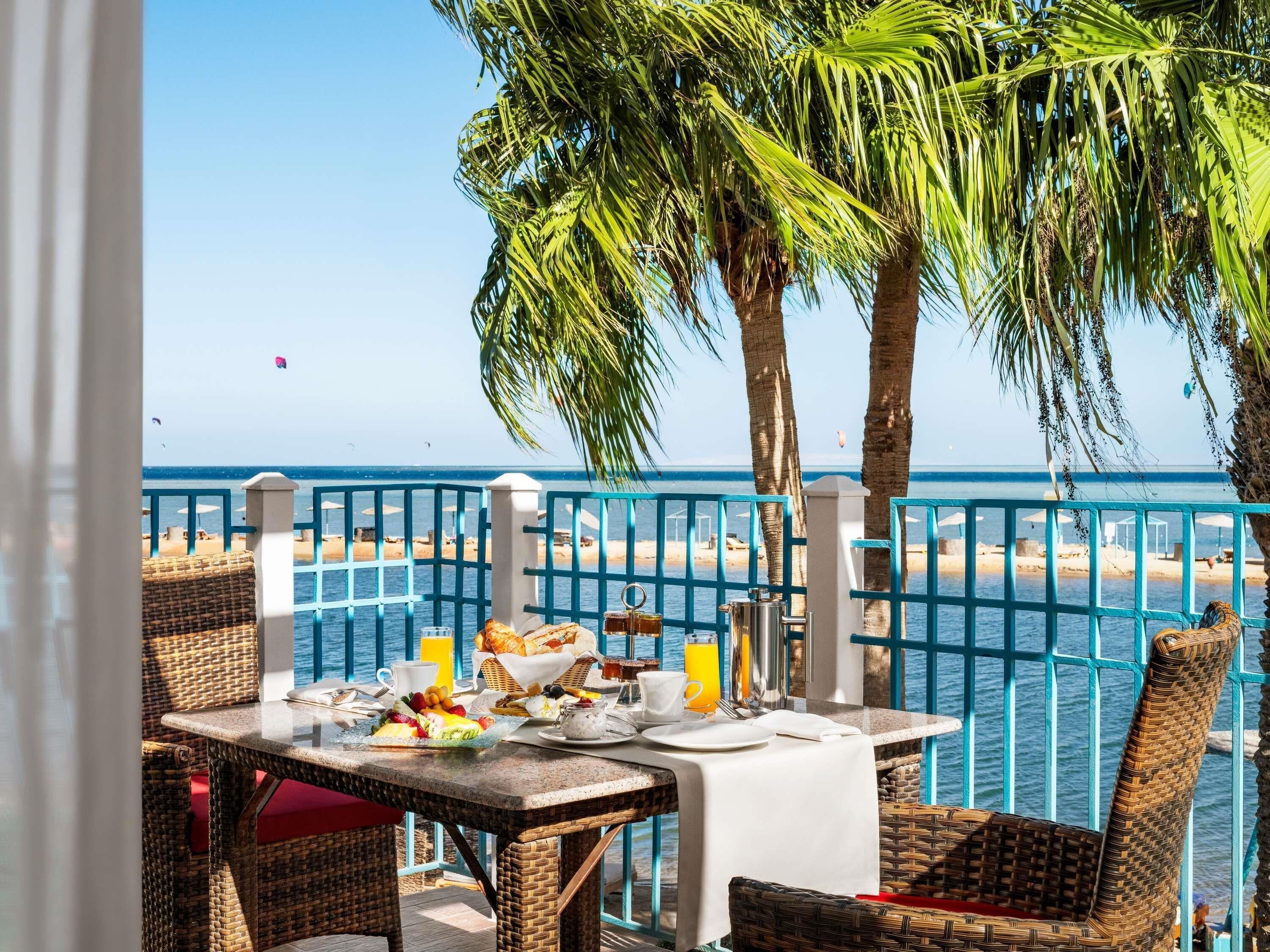 Een minibar, een kluis op de kamer, gratis babybedden, gratis wifi