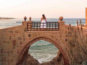 Suite junior, 1 cama de matrimonio, vistas al mar | Diseño del edificio