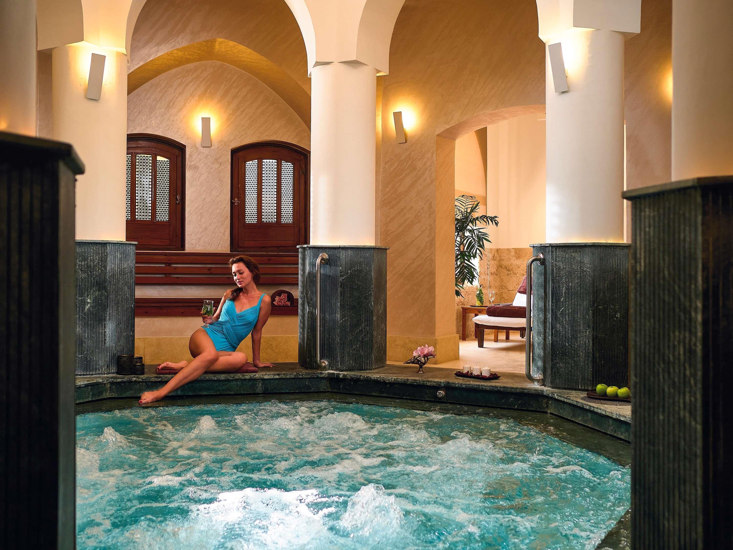 Couples treatment room(s), sauna, steam room, body scrubs, facials