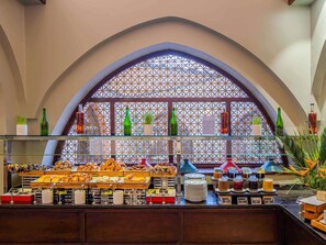 Daily buffet breakfast for a fee - Mövenpick Resort El Quseir (El Quseir)