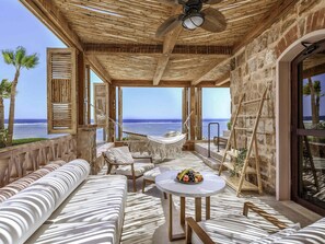 Nubian Suite Sea view | 防敏寢具、迷你吧、房內夾萬、遮光窗簾/窗簾