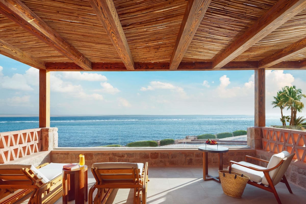 1 bedroom, hypo-allergenic bedding, minibar, in-room safe