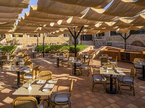 Daily buffet breakfast (USD 20 per person)