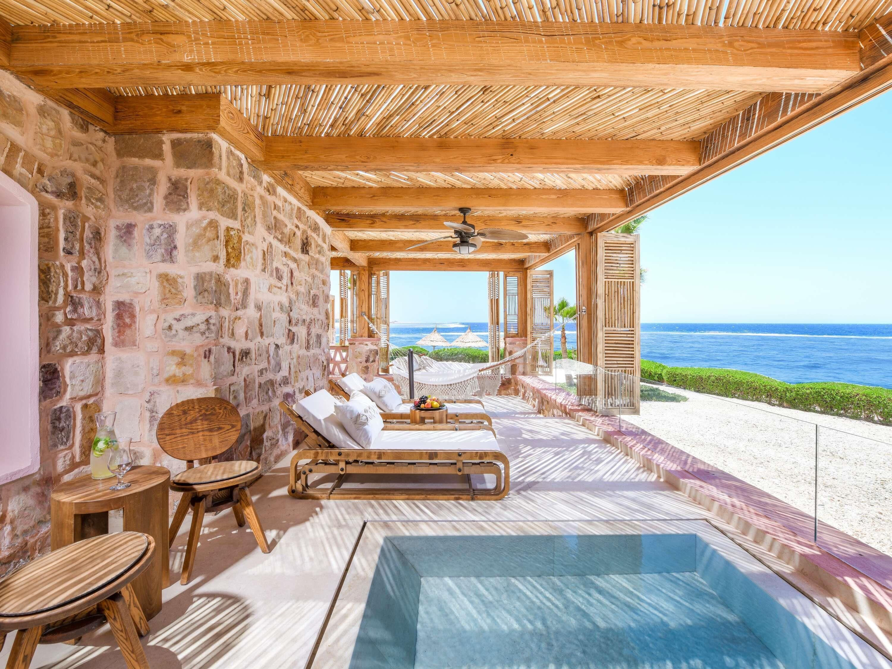 Hypo-allergenic bedding, minibar, in-room safe, blackout curtains