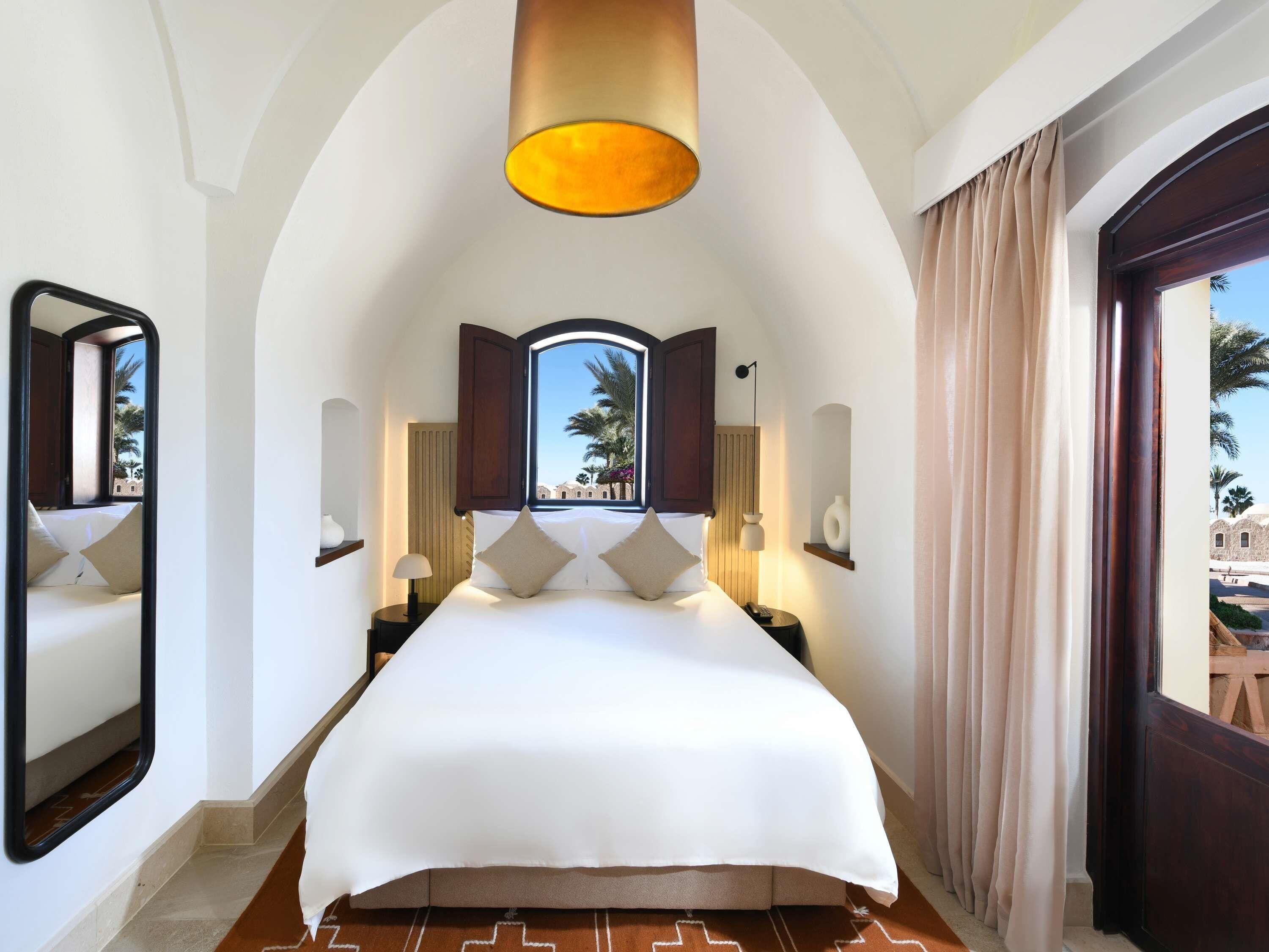 Allergitestet sengetøy, minibar, safe på rommet og blendingsgardiner