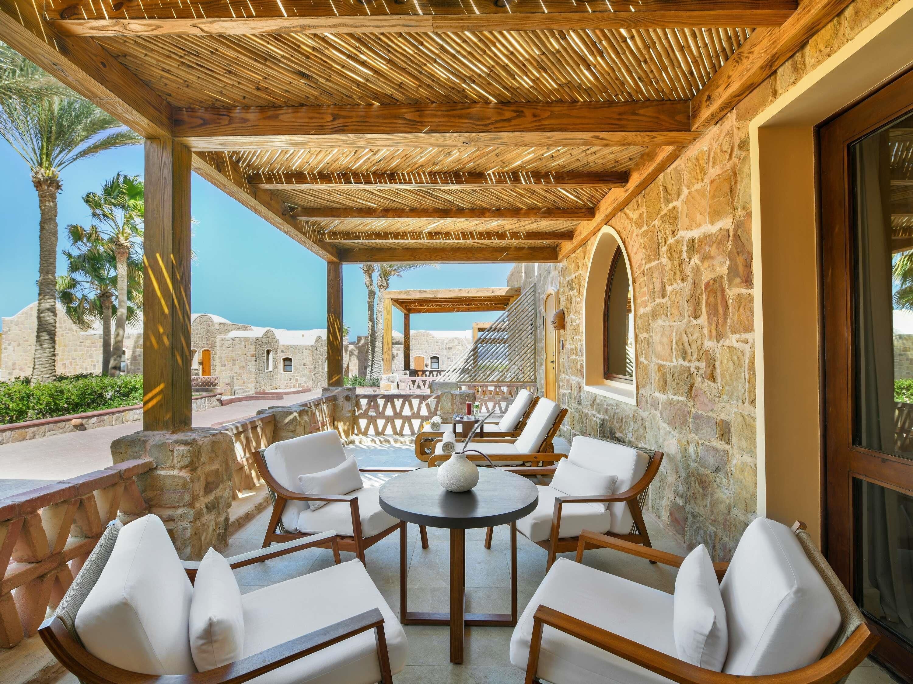 Familierom | Allergitestet sengetøy, minibar, safe på rommet og blendingsgardiner