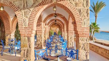 5 restaurants, breakfast, lunch, dinner served; international cuisine