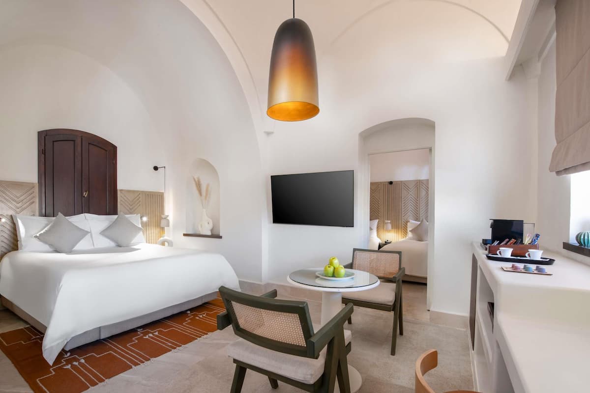 1 bedroom, hypo-allergenic bedding, minibar, in-room safe