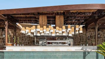 5 restaurants, breakfast, lunch, dinner served; international cuisine