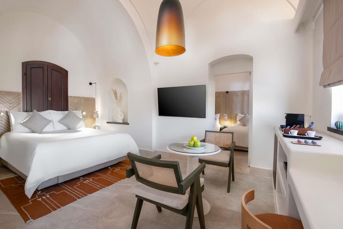 1 bedroom, hypo-allergenic bedding, minibar, in-room safe