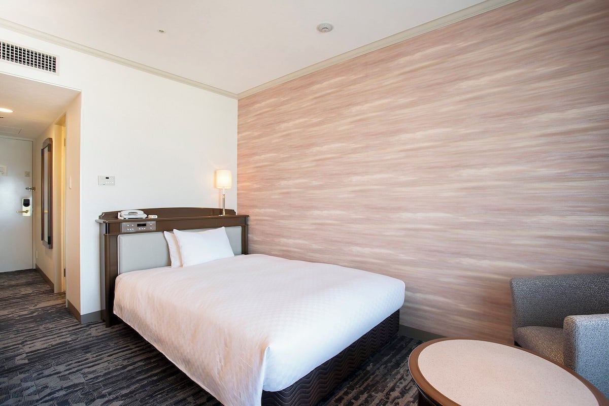 In-room safe, desk, blackout curtains, soundproofing