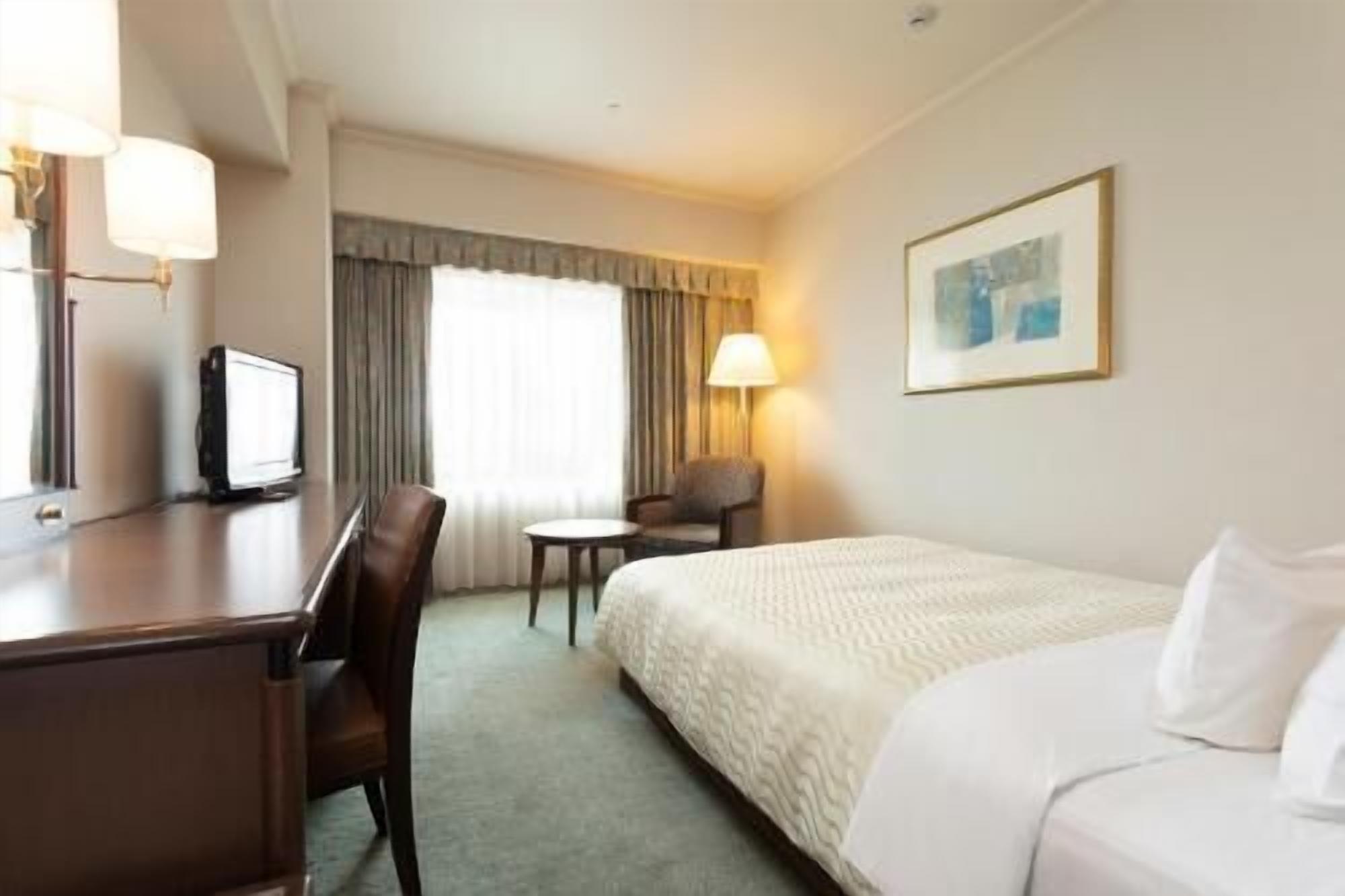 In-room safe, desk, blackout curtains, soundproofing