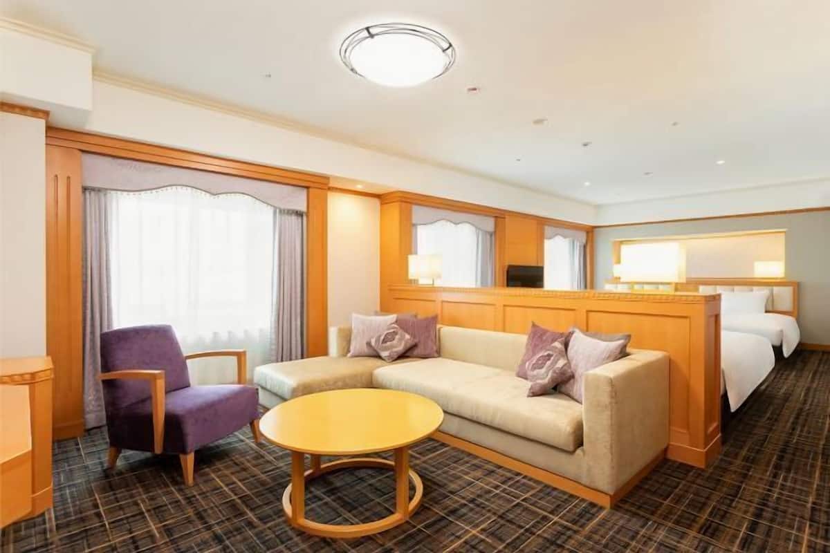 Living area | 32-inch LCD TV with digital channels, TV