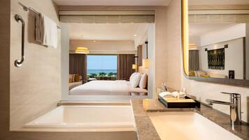 Badewanne und Dusche (separat), kostenlose Toilettenartikel