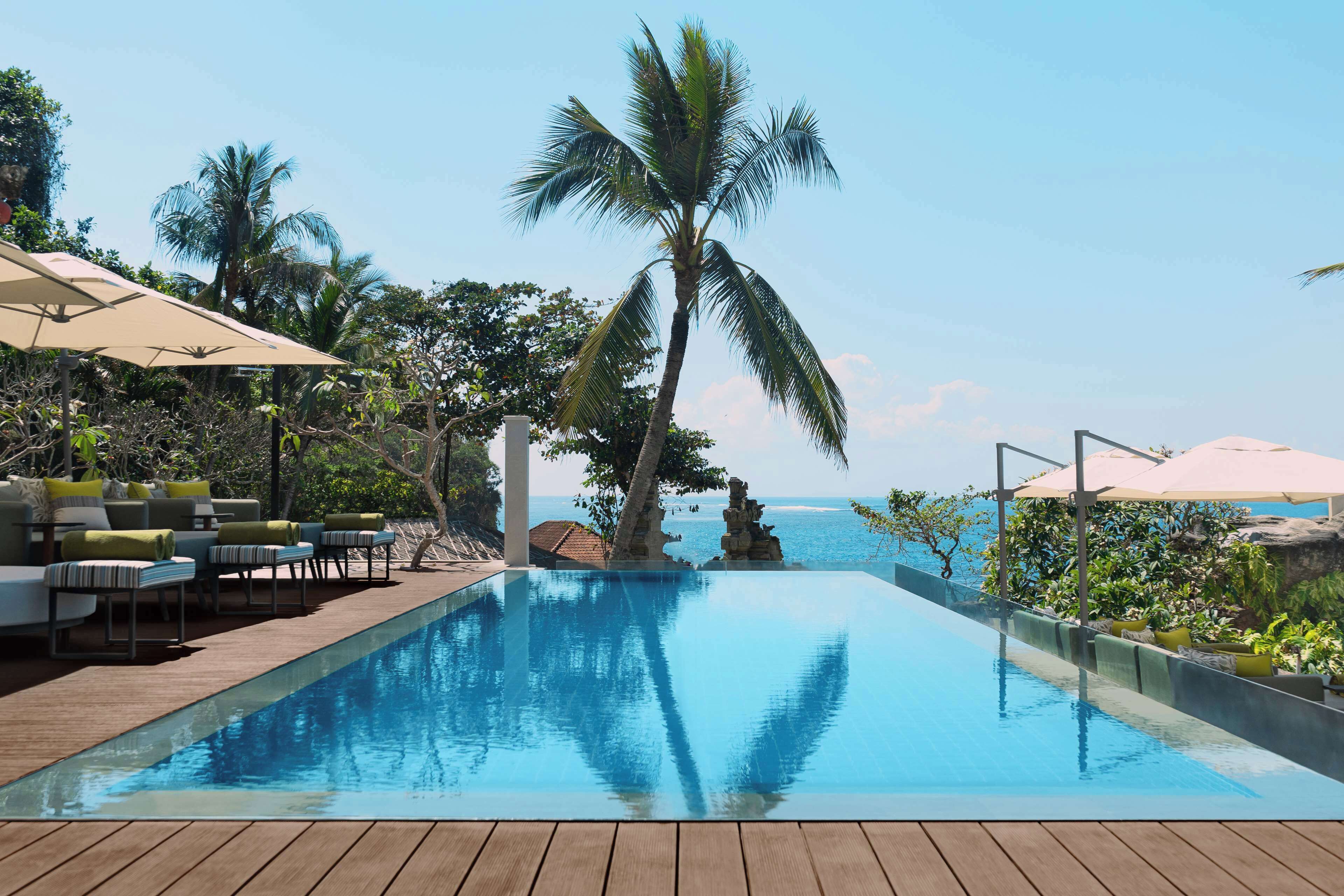 4 restaurants, breakfast served