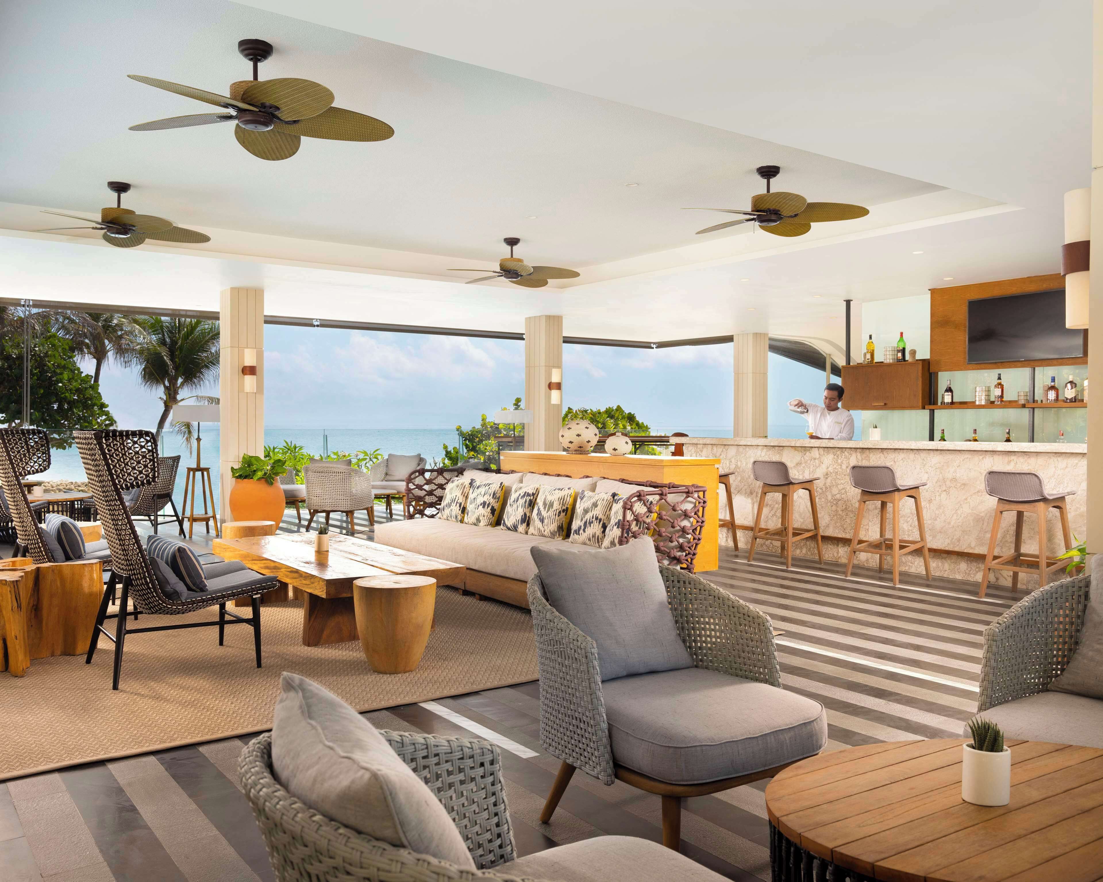 2 bars/lounges, swim-up bar, poolside bar