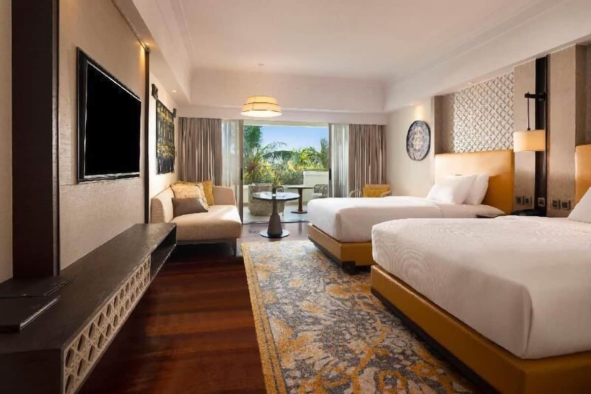 Minibar, in-room safe, individually decorated, individually furnished