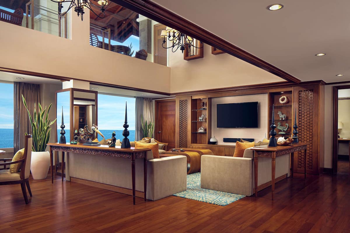 Suite presidencial, 2 habitaciones, vistas al mar | Zona de estar | Televisión LED de 50 pulgadas con canales por cable, una televisión