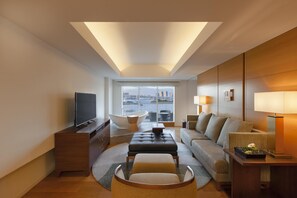 Down comforters, in-room safe, desk, blackout drapes - Hilton Tokyo Odaiba (Tokyo)