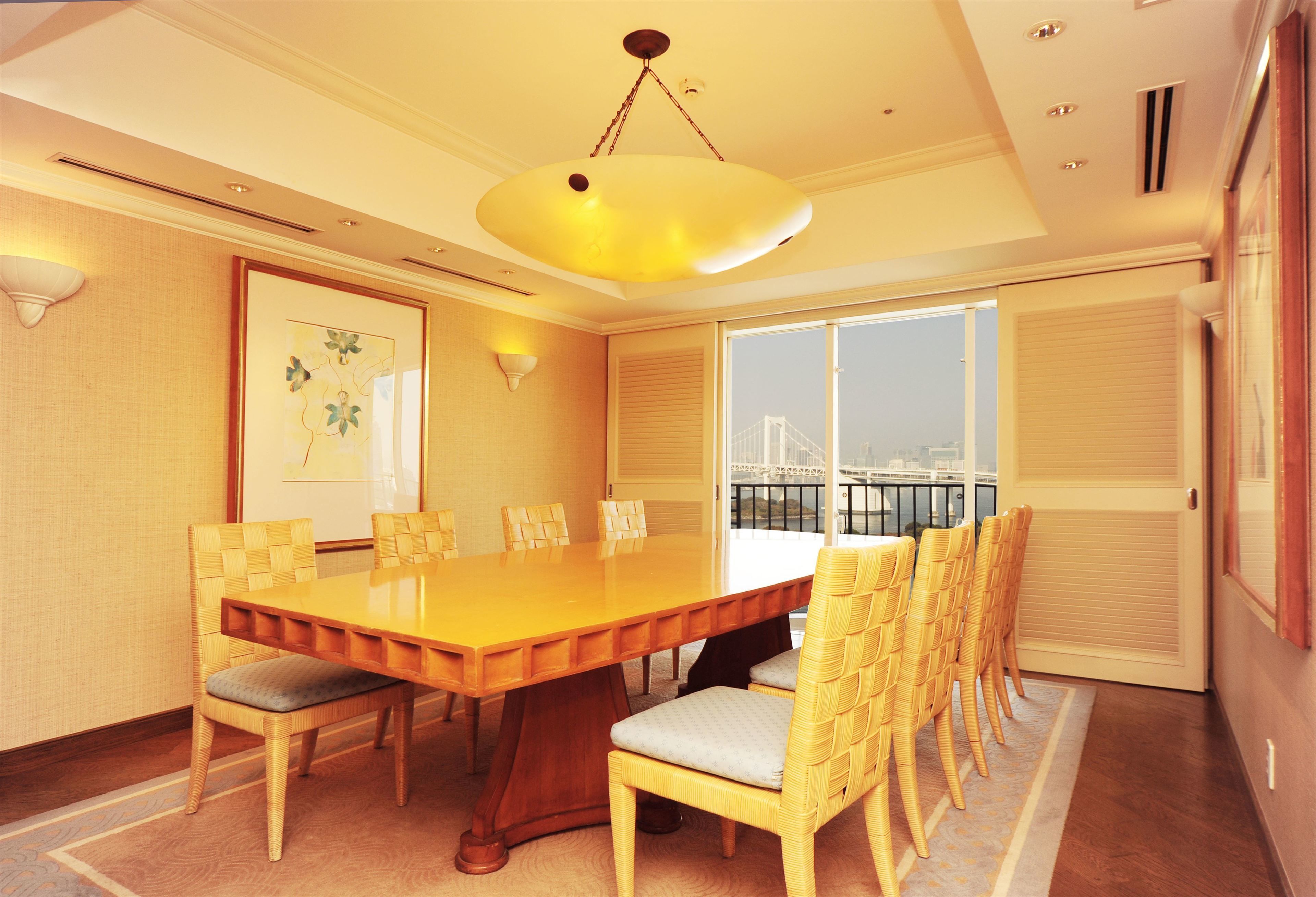 Fridge, coffee/tea maker