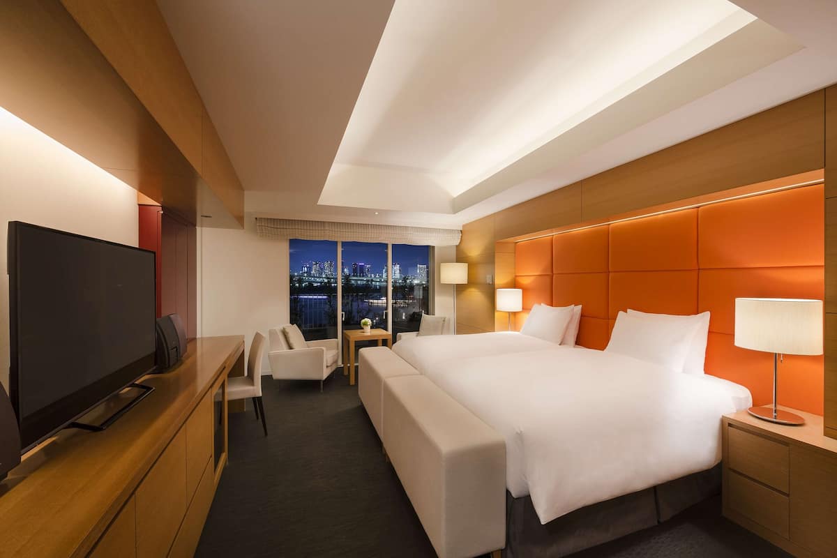 Down duvets, in-room safe, desk, blackout curtains