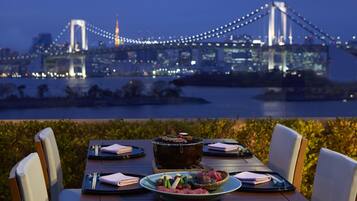 4 restaurants, breakfast, lunch, dinner served; Japanese cuisine