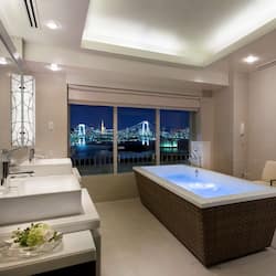 Royal Garden Suite - Non-Smoking - 200sqm - Private Garden - Reinbow bridge and Tokyo Tower View - E | Bathroom | Combined shower/tub, rainfall showerhead, free toiletries, hair dryer